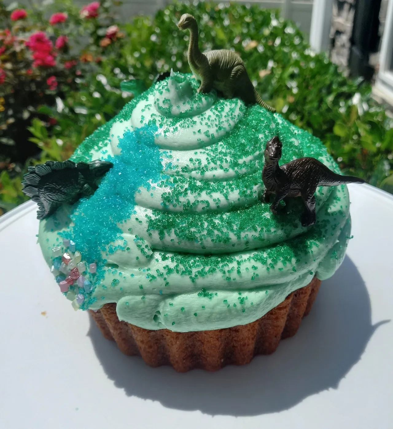 dino-cupcake